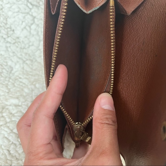 Authentic Louis Vuitton Compact wallet in Monogram - Picture 9 of 12